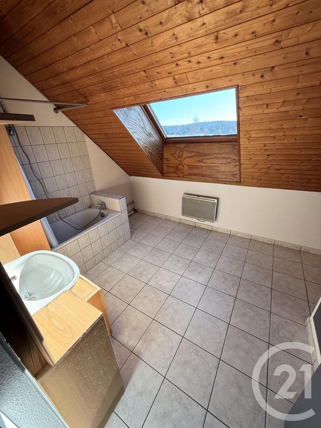 Appartement F5 à louer - 5 pièces - 68.0 m2 - CHARQUEMONT - 25 - FRANCHE-COMTE - Century 21 Avenir Immobilier